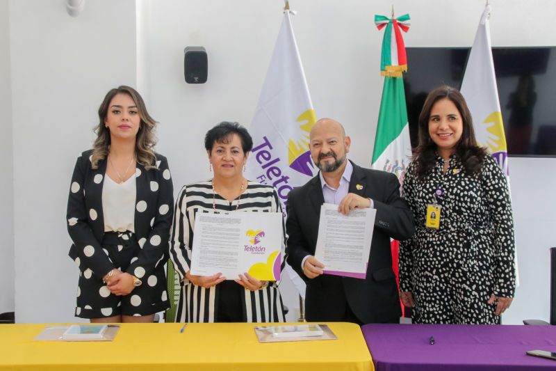El Sistema Municipal DIF Soyaniquilpan firma convenio con fundación Teletón.